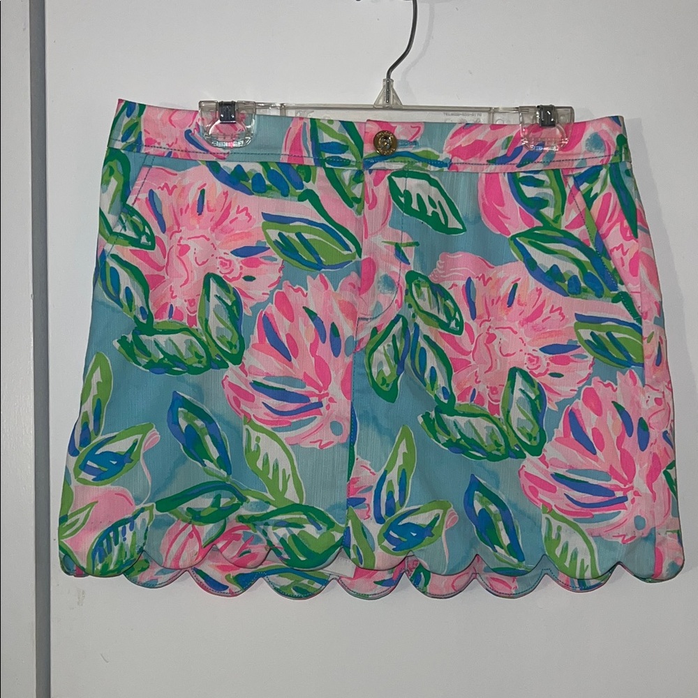 NWT LILLY PULLITZER COLLETTE SKORT.Absolutely precious!! Scalloped bottom
SIZE 8